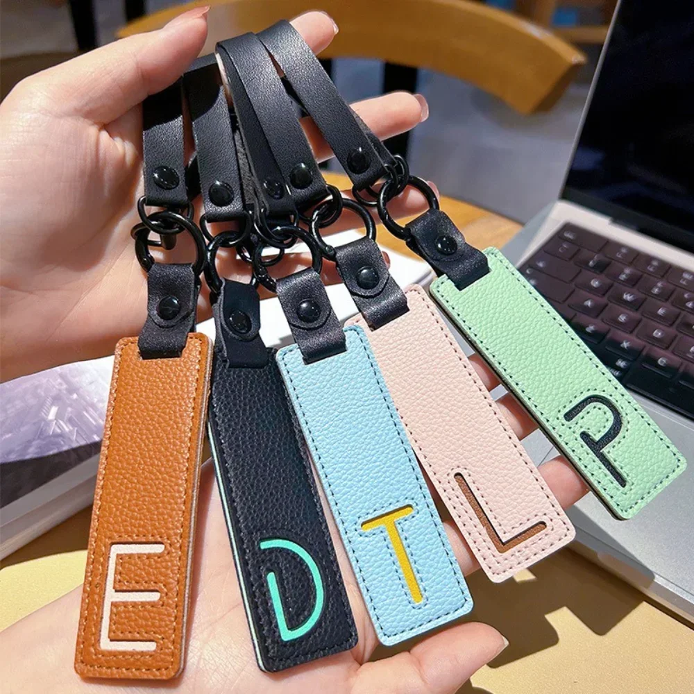 Popular A-Z 26 Letter Leather Keychain Engraved Custom Logo Name with Handbag Keyring for Woman Man Moto Car Key Ring Chain Gift