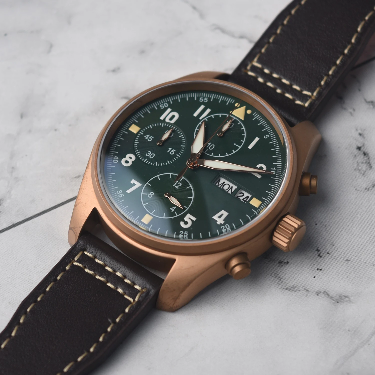 Hruodland Chronograph Pilot Watch Bronze Sapphire Crystal 100m Waterproof 42mm Fashion Quartz Wristwatch F007Q Reloj Hombre