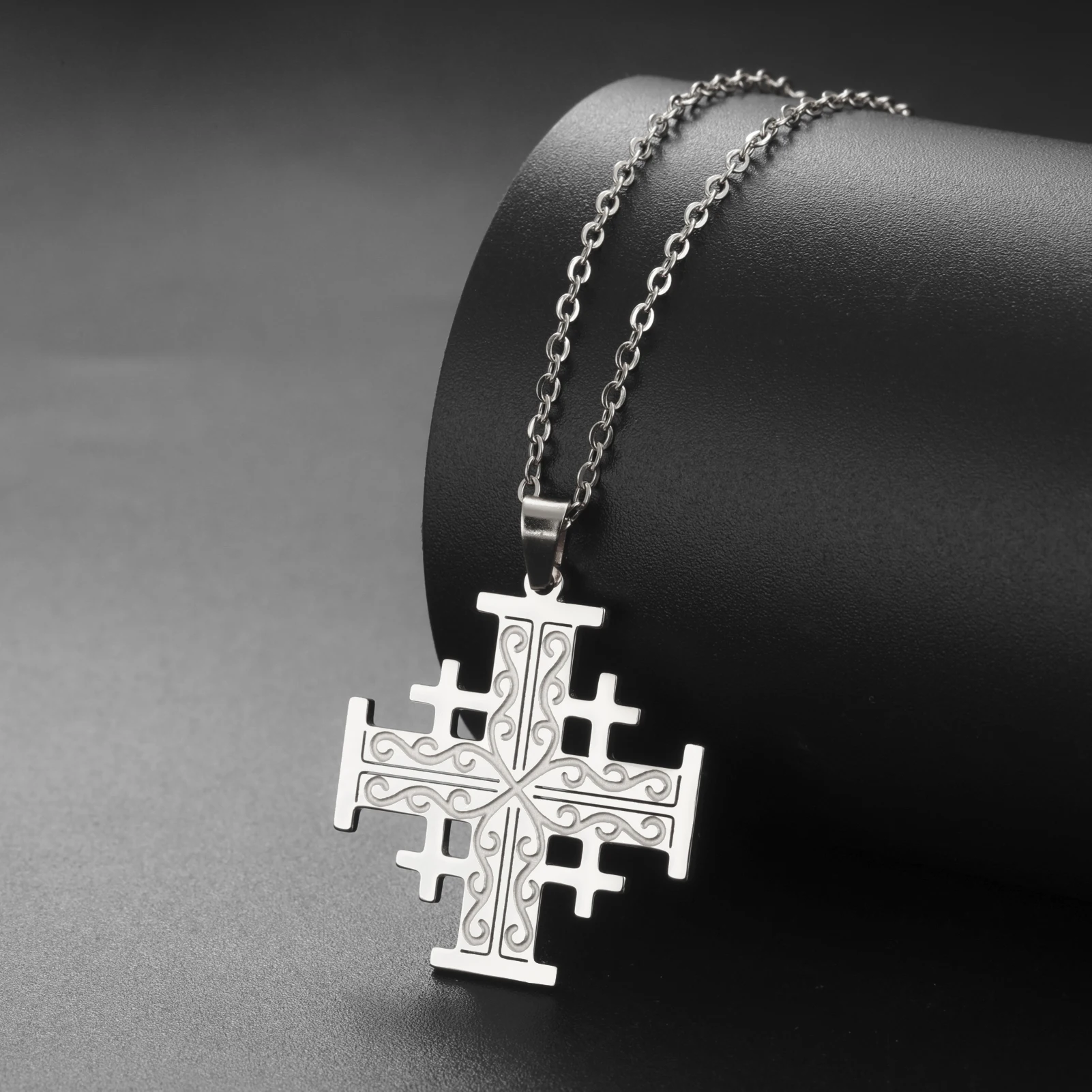 Jeshayuan Jerusalem Cross Pendant Necklace For Women Stainless Steel Bible Crusaders Men Necklaces Jewelry Gift Wholesale