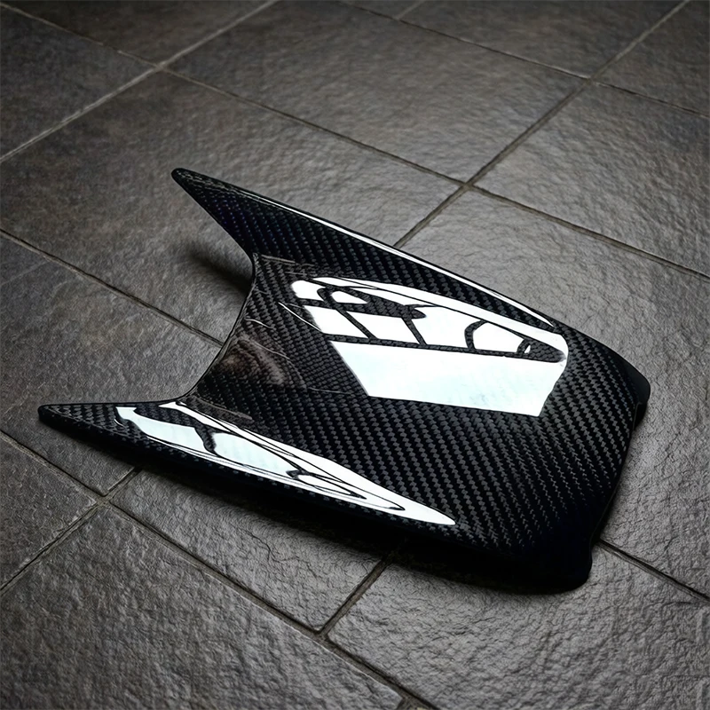 

100% Carbon Fiber Front Fuel Tank Cap Cover Motorcycle Modification For Triumph Street Triple 765 RS 2023 2024 2025 2026