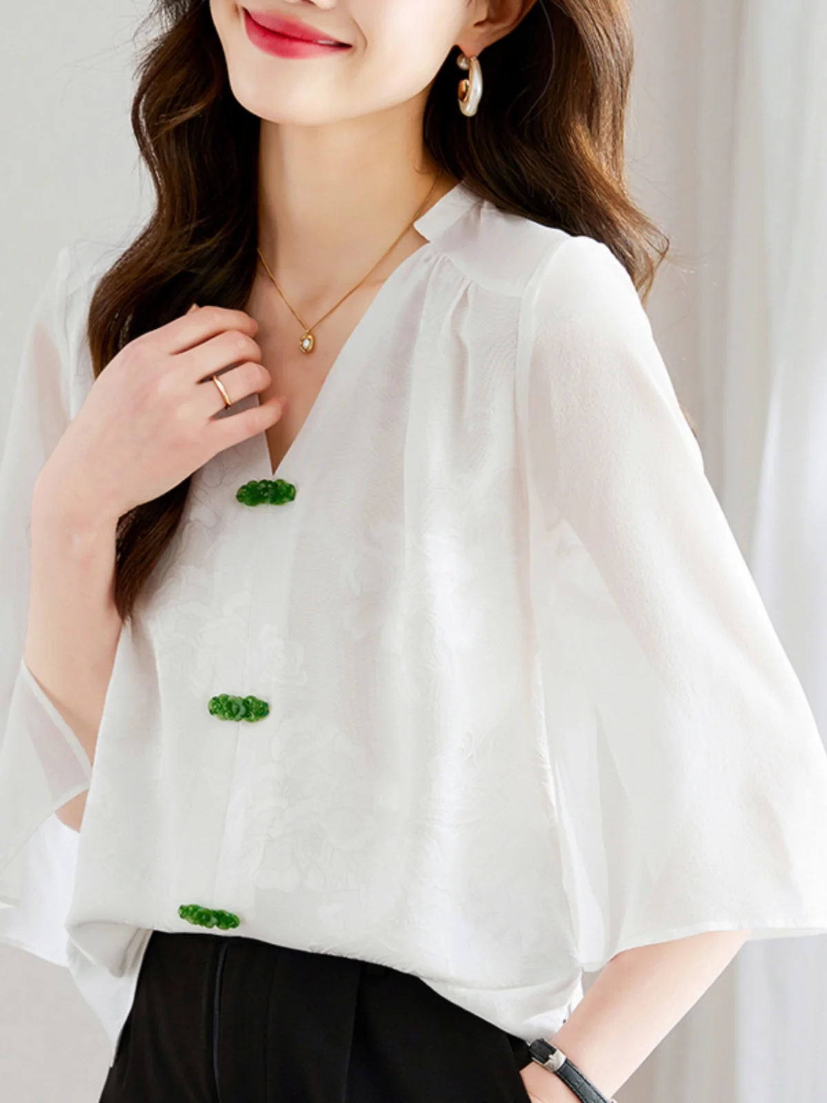 

Vintage White Top Women 2025 Summer Fashion V-Neck Shirts Female Loose Chinese Chiffon Blouse Ladies Short Sleeve Shirt Tops