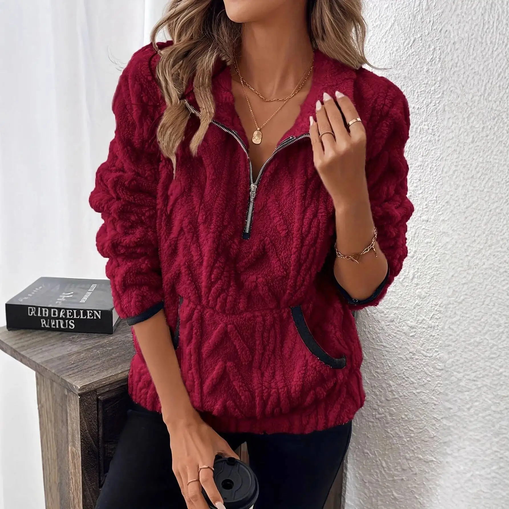 เสื้อสเวตเตอร์ผู้หญิง ฤดูใบไม้ผลิ 2026 รุ่นใหม่ สไตล์ทวีด ปกเสื้อแบบปกเชิ้ต ลายแจ็คการ์ด ซิปครึ่งตัว ผ้าฟลีซ มีกระเป๋า แขนสั้น เสื้อคลุม