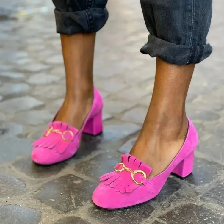 Mocassins à talons épais en daim pour femmes, escarpins à franges roses, chaussures en métal, Parker rond