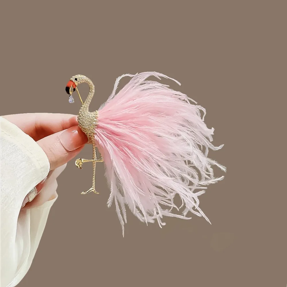

New Arrival Fashion Elegant Feather Bird Brooch Luxury High-end Crystal Animal Lapel Pin for Women Fashion Jewelry Accessories