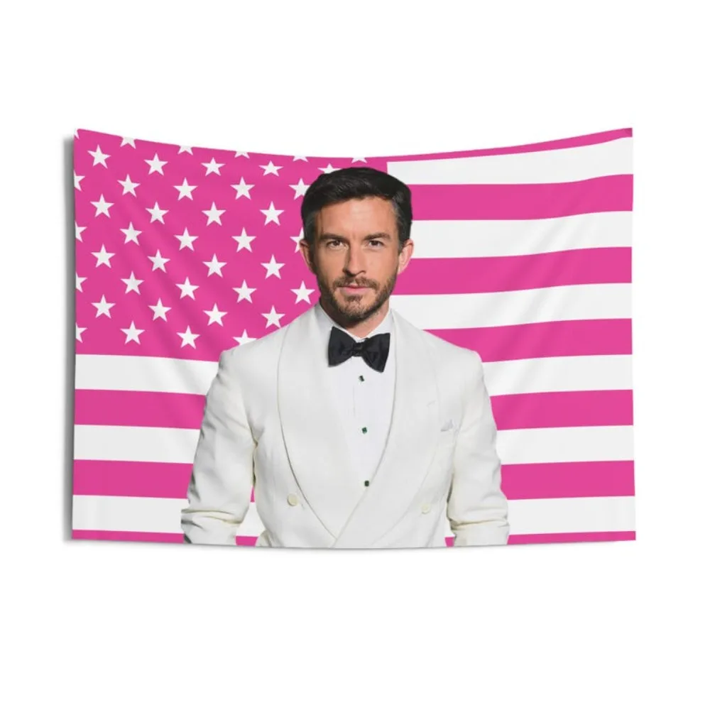 Tapices de Jonathan Bailey con diseño de trajes de doble botonadura, bandera rosa de Jonathan Bailey, tapices de pared para interiores de Jonathan Bailey