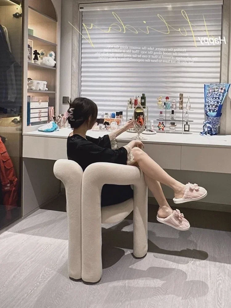 เก้าอี้แต่งหน้ามีพนักพิงสีแดงตาข่ายปรับแต่งเองได้เก้าอี้บ้านสำหรับเด็กผู้หญิงเก้าอี้ห้องนอนกระโถนฝึกเด็กเจ้าหญิงหรูหรา