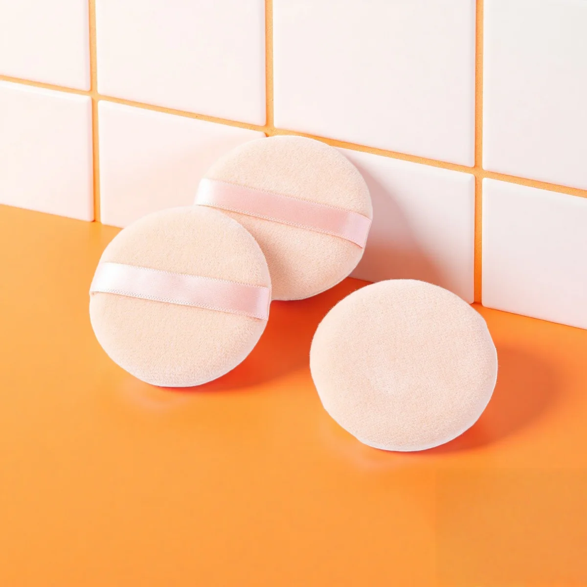 130mmx30mm 슈퍼 점보 스킨 톤 파우더 퍼프, 바디 파우더 퍼프, 리본이 달린 매우 부드럽고 통기성이 좋은 파우더 퍼프