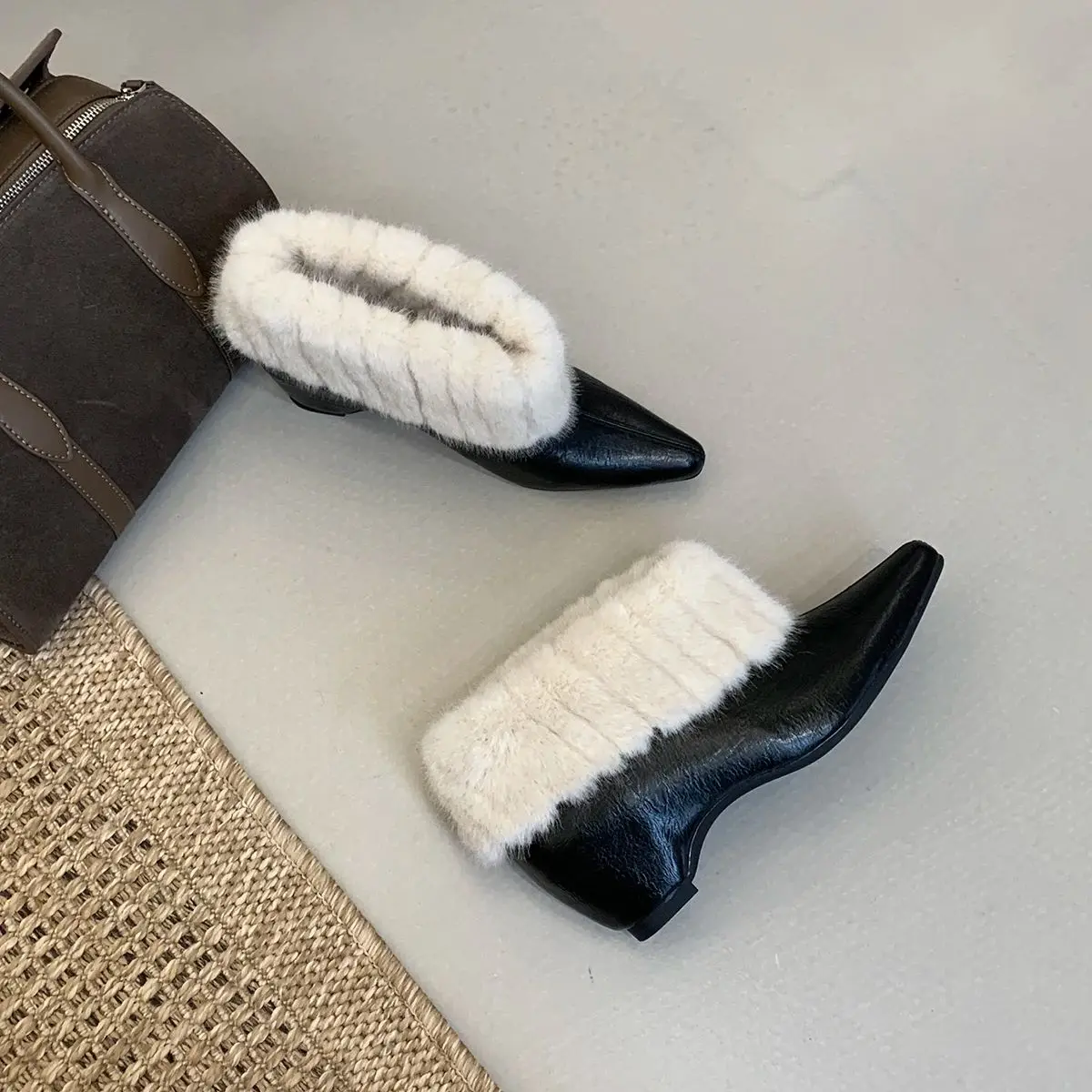 

Women's Soft Sole Pointy Toe Furry Mary Jane Shoes 2025 Autumn Winter French Warm and Trendy Office Ankle Boots Ladies Shoes