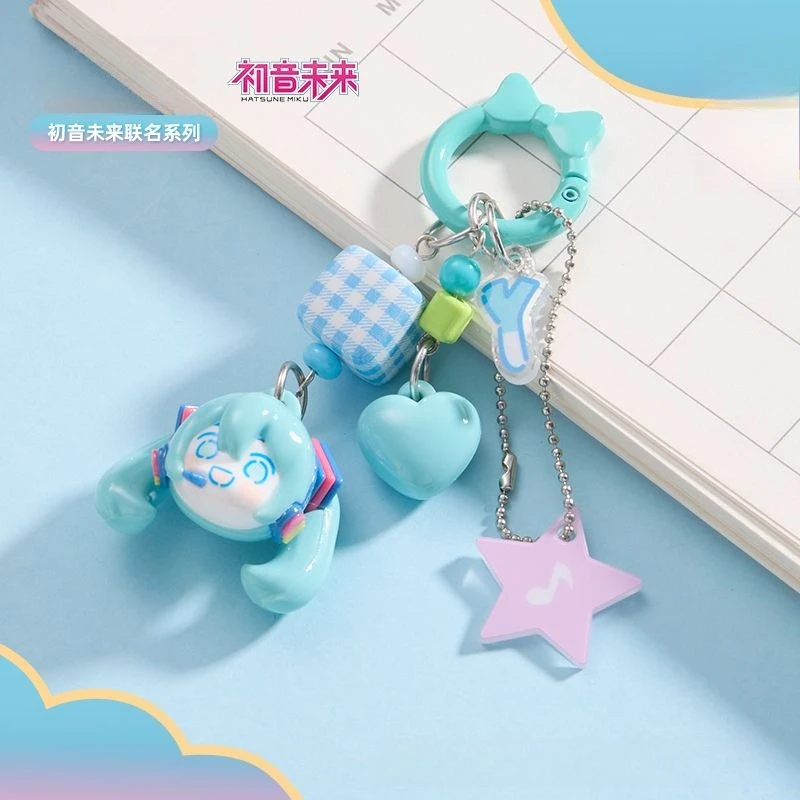 

Хацунэ Мику анимационные периферийные устройства с большой головой, аксессуары из бисера, модное украшение с героями мультфильмов, брелок для ключей, подвесной орнамент для рюкзака