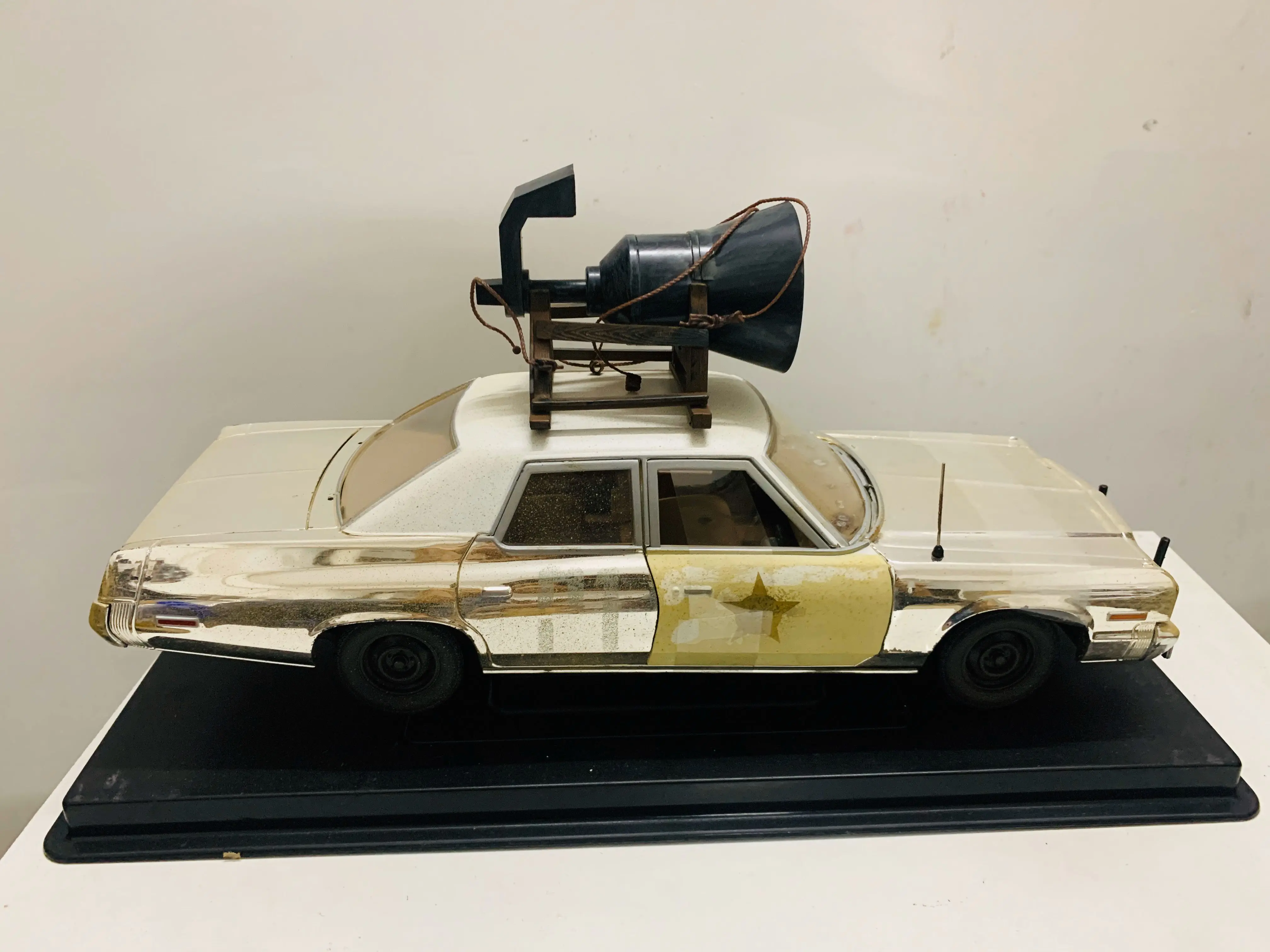 1:18 Scale Die-Cast Model Blues Brothers Bluesmobile 1974 Monaco Chrome Chase Car