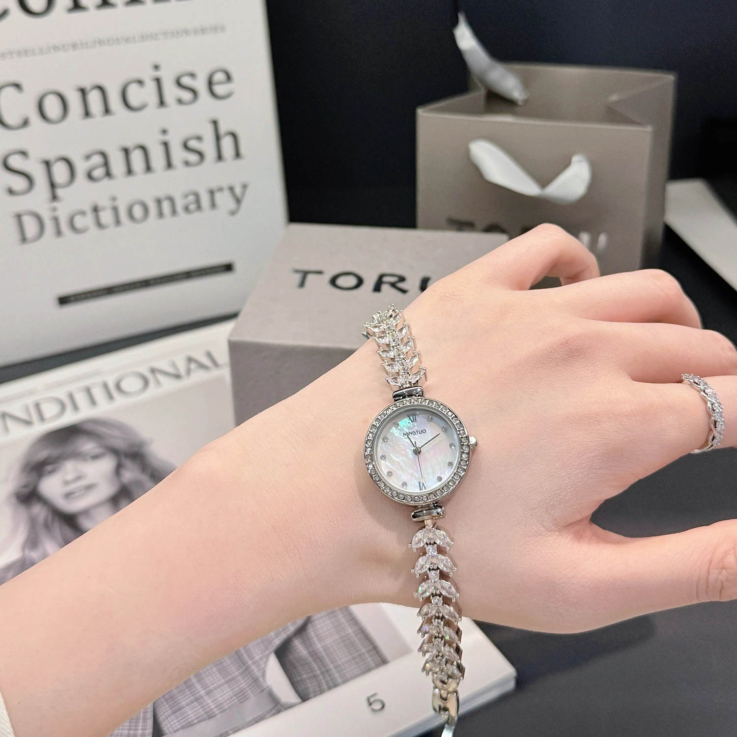 Mermaid Design Full Diamond Women's Watch Top Luxury Fashion Personality Quartz Watch Niche Casual Daily Bracelet Women's Watch