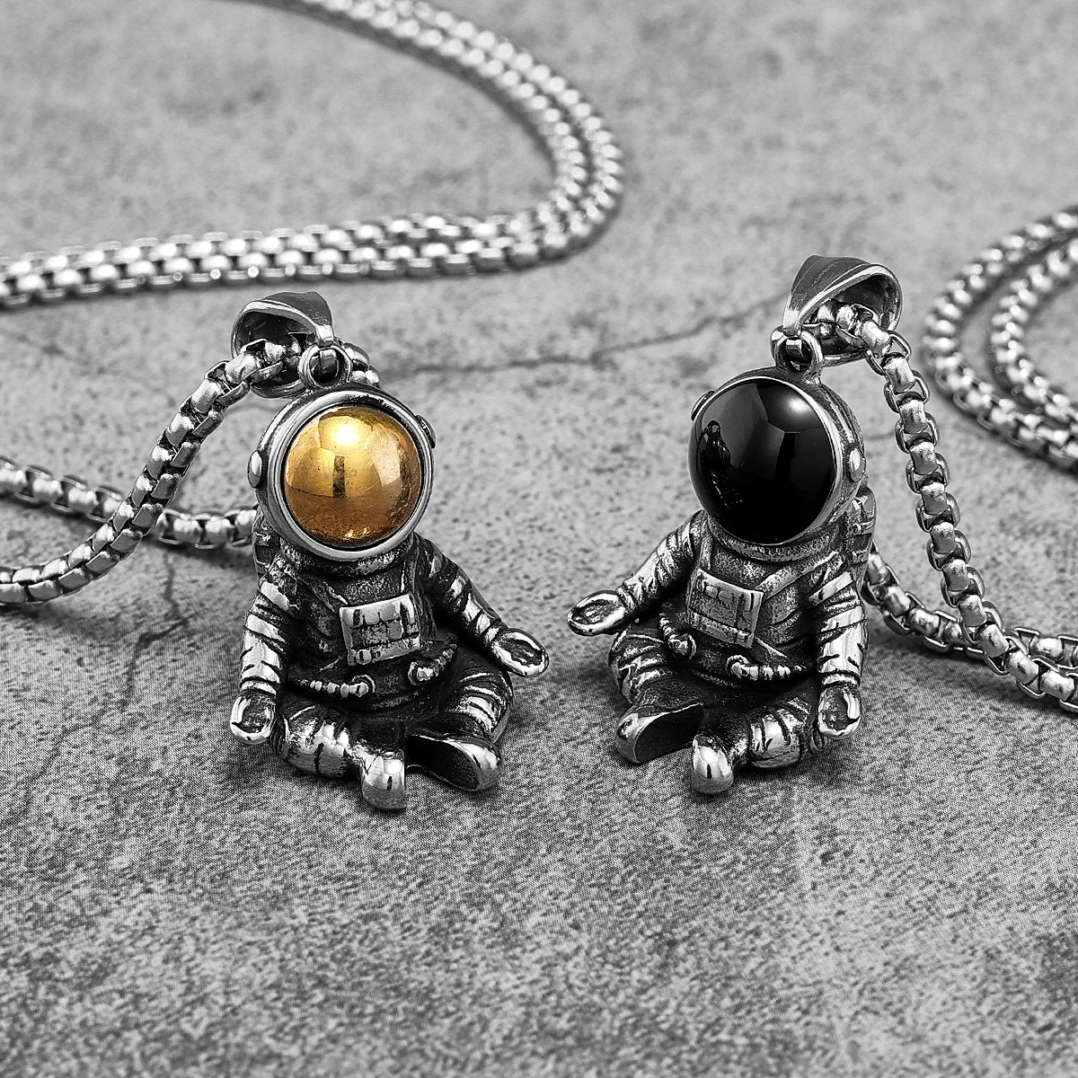 

Spaceman Astronaut Meditate Stainless Steel Men Women Necklaces Pendants Chain Trendy Fashion Jewelry Creativity Gift Wholesale