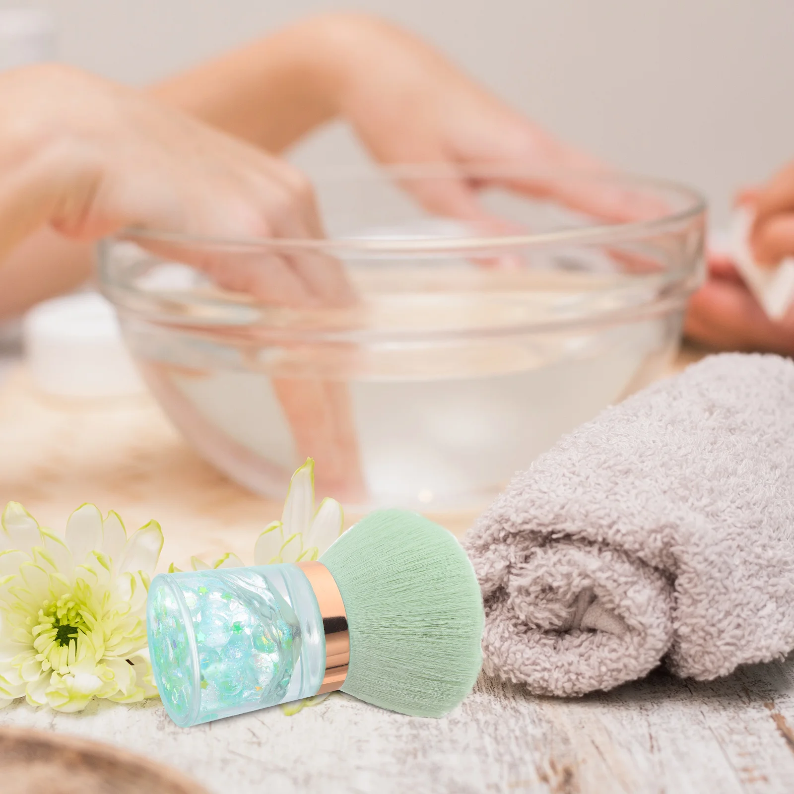 Escova de pó para unhas, pó macio, formato de flor, espanador de manicure, ferramenta de limpeza de pó acrílico, escova de pó fino