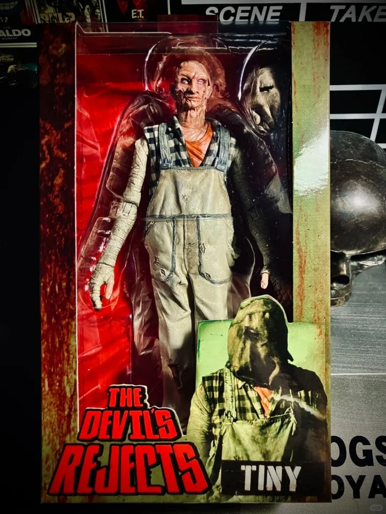 

Коллекционная фигурка Neca 18 см из фильма ужасов «Отверженные дьявола» (39937) с альтернативной головой