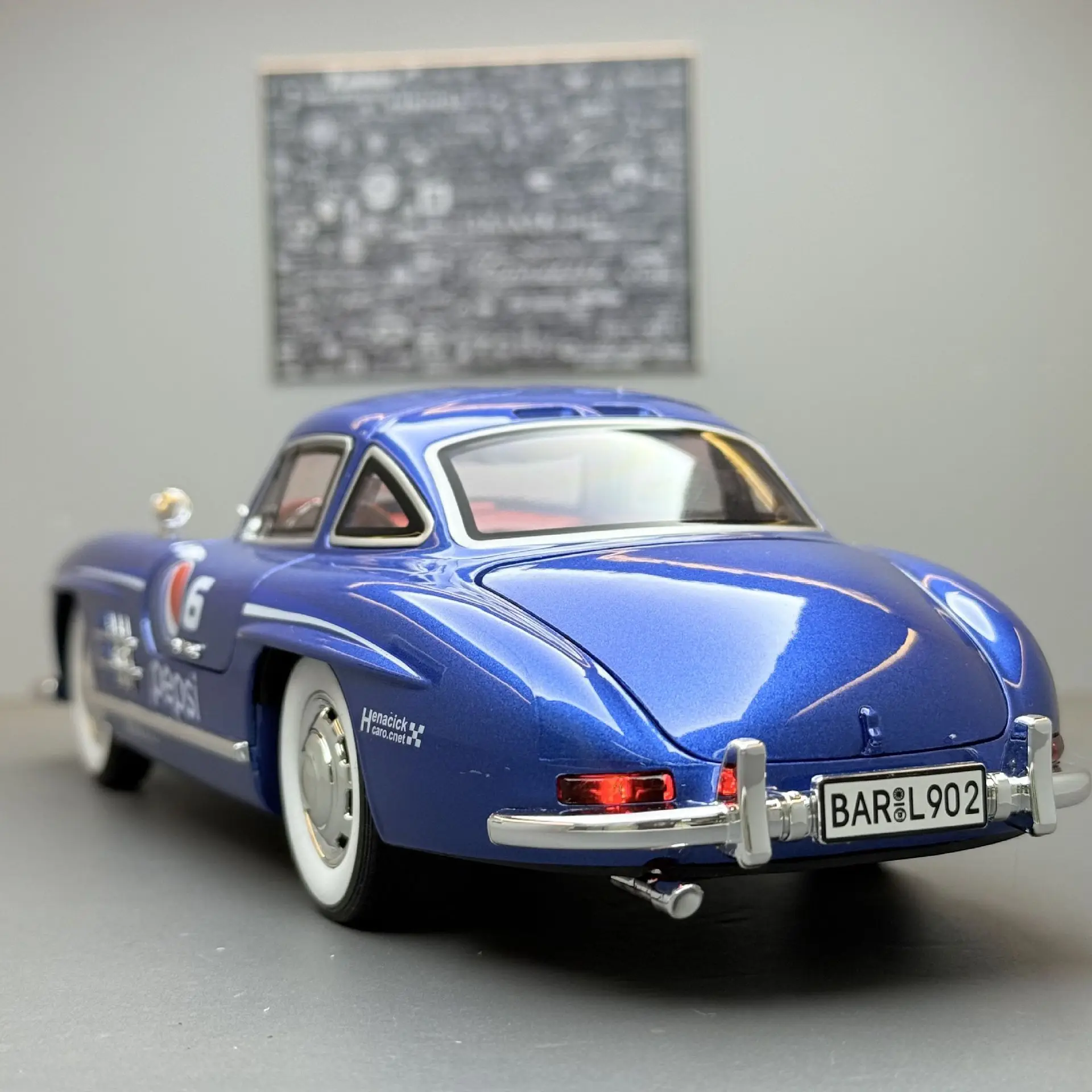 

Модель автомобиля из сплава 1:24, 300SL, спортивный автомобиль, звуковая и световая обратная связь, игрушечная модель, орнамент