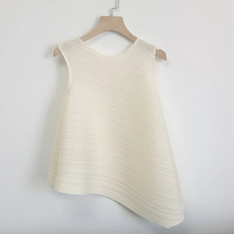 Miyake Pleated Top Women's Summer Basic 2022 New Design Sense Small Versatile Sleeveless Solid T-shirt Women Clothes