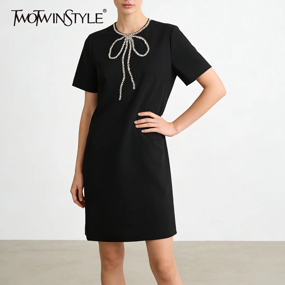 

Новое летнее женское платье TWOTWINSTYLE: однотонное, свободного кроя, с вырезами и стразами, с круглым вырезом, коротким рукавом, нежное и элегантное