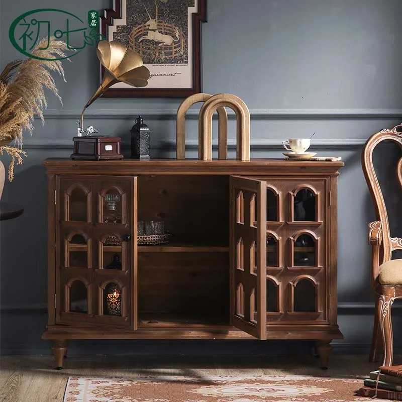 خزانة مزخرفة على طراز القرون الوسطى، خزانة غبار بباب زجاجي، خزانة باب من خشب الجوز القديم، خزانة تخزين منزلية