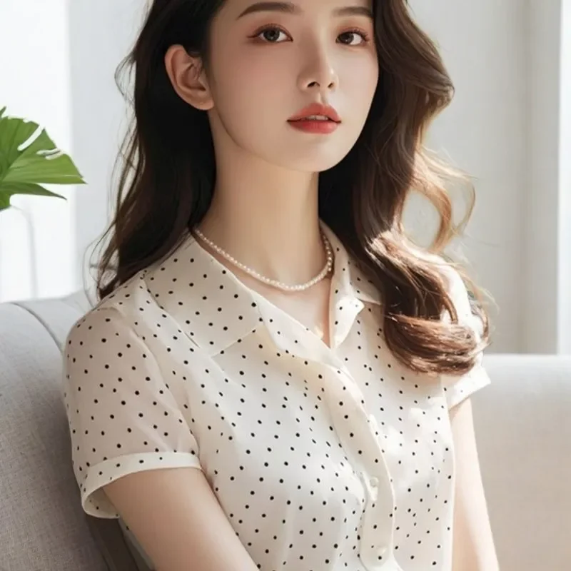 

Женская белая блузка в горошек с коротким рукавом, шифоновая, на пуговицах, с воротником, повседневная, для офиса