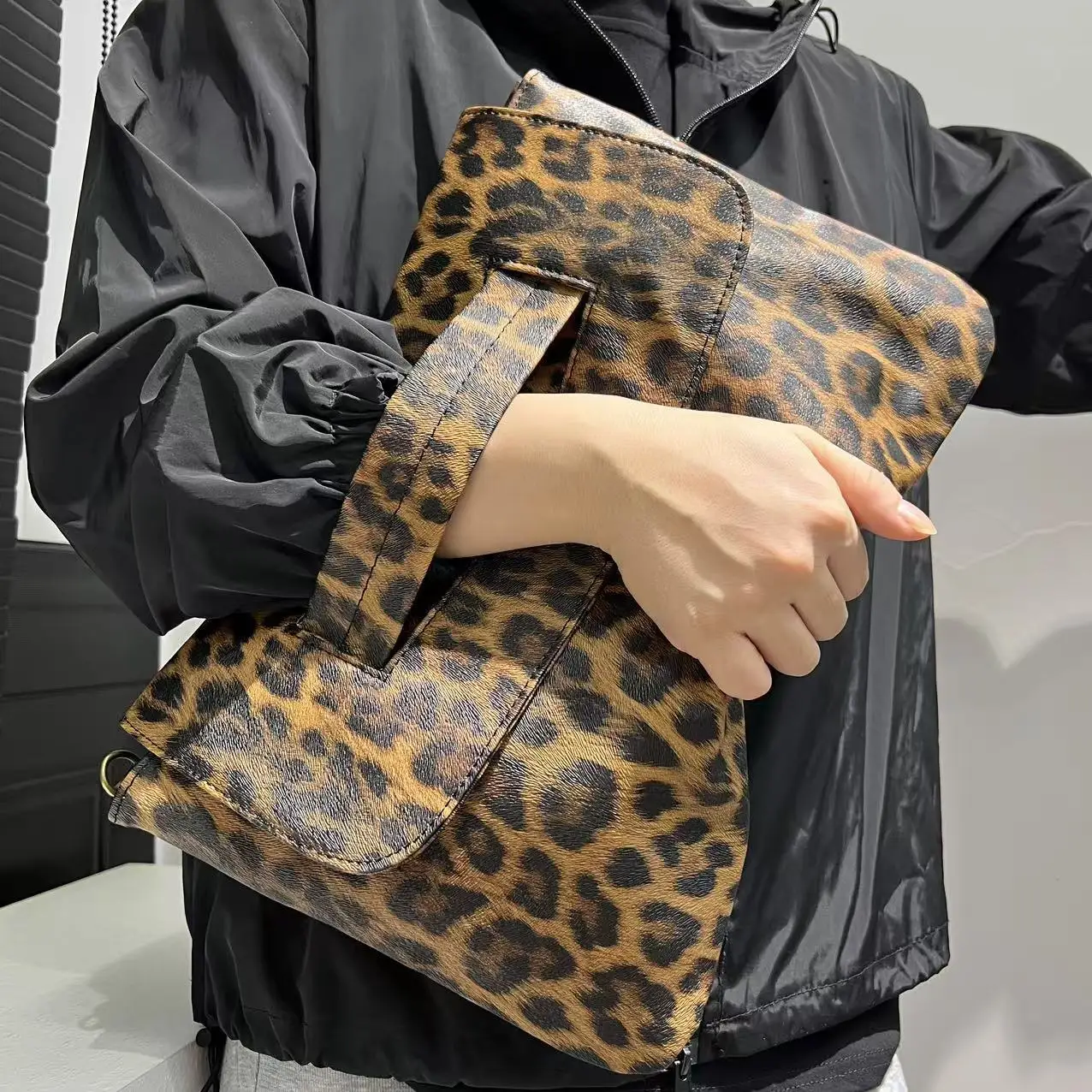 

Ladies' fashionable retro leopard print handbag, personalized high-capacity set, official document shoulder bag