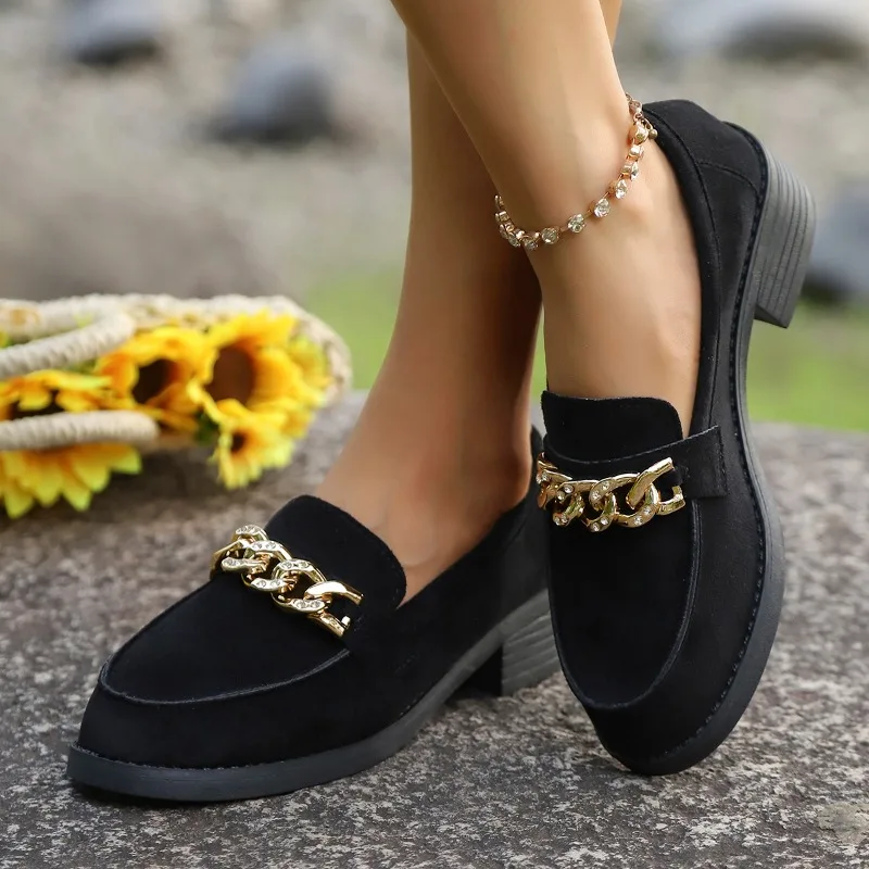 سلسلة ديكور المتسكعون النساء منصة بولي Leather الجلود حذاء كاجوال امرأة الربيع الصيف الراحة الانزلاق على الشقق أحذية مريحة