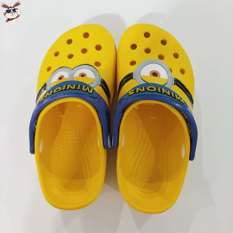 

New Summer Clogs Children Slippers Minionsde Cartoon Pattern Outdoor Beach Shoes Sandal Cave Shoes Baotou Anti Slip Gift