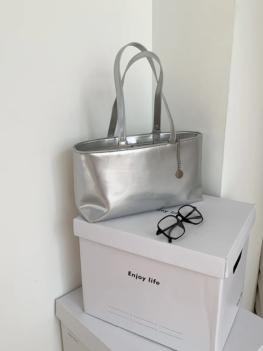 Women Lacquer Leather Shiny Surface Handbag Large Capacity Red Shoulder Underarm Bag New Fashion Simple Style Solid Tote Bag