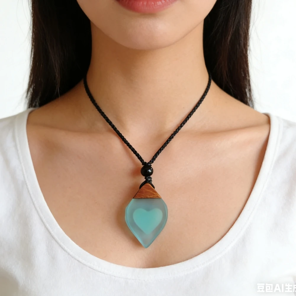 Blue Heart-Shaped Pendant, Simple Retro Aesthetic, Inspired by Love, New Fashion, Romantic, Hidden Luminous Heart-Shaped Necklac - view 4