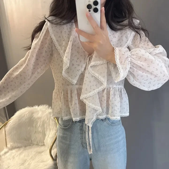 

Новая летняя женская рубашка в корейском стиле: модная, ретро, с кружевной отделкой, поясом, расклешенными рукавами, защитой от солнца, цветочным принтом, из шифона, свободного кроя, длинная.