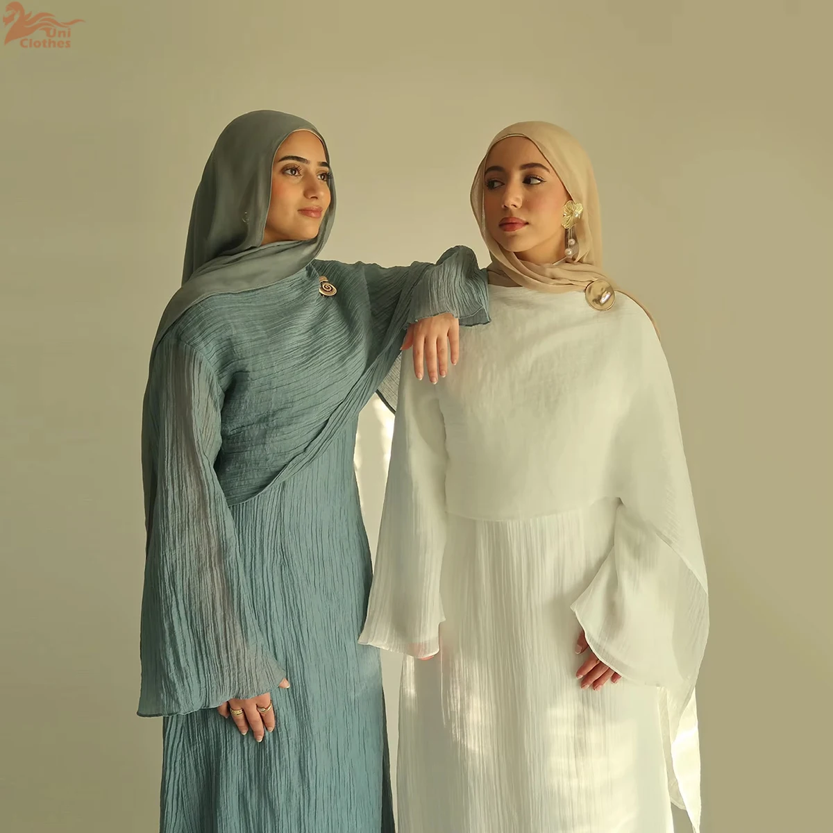 ชุดเดรสยาวผ้าพลีทแบบใหม่ปี 2025 ผ้าคลุมไหล่หรูหรา ชุดอิสลามสำหรับผู้หญิง อาบายะห์ดูไบ ชุดมุสลิมสุภาพสตรี