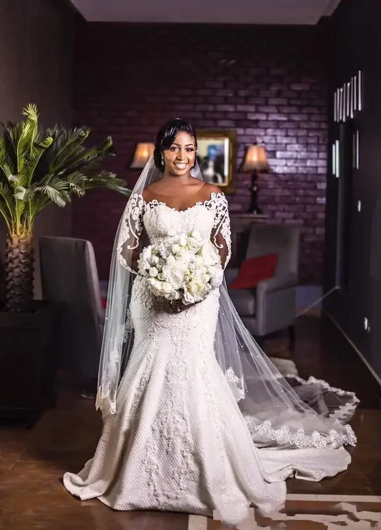 Maßgeschneiderte arabische Vintage-Brautkleider im Meerjungfrau-Stil mit langen Ärmeln, U-Ausschnitt, Spitzenapplikationen, Perlen, formelle Brautkleider in Übergröße