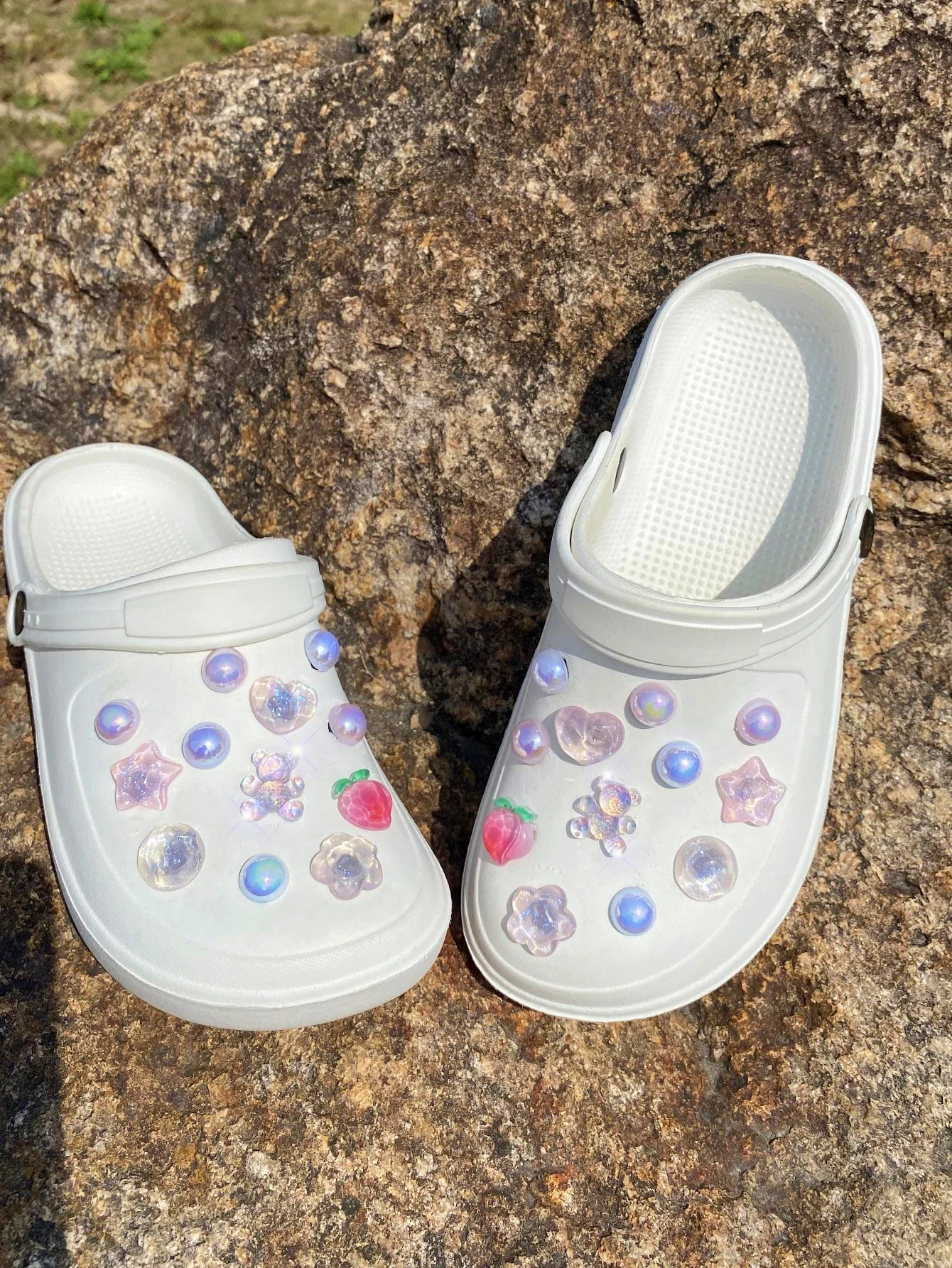 24pcs beach shoes Shoe flower accessories Glitter bright face cute bear removable, garden shoes decorative buckle suitable for s
