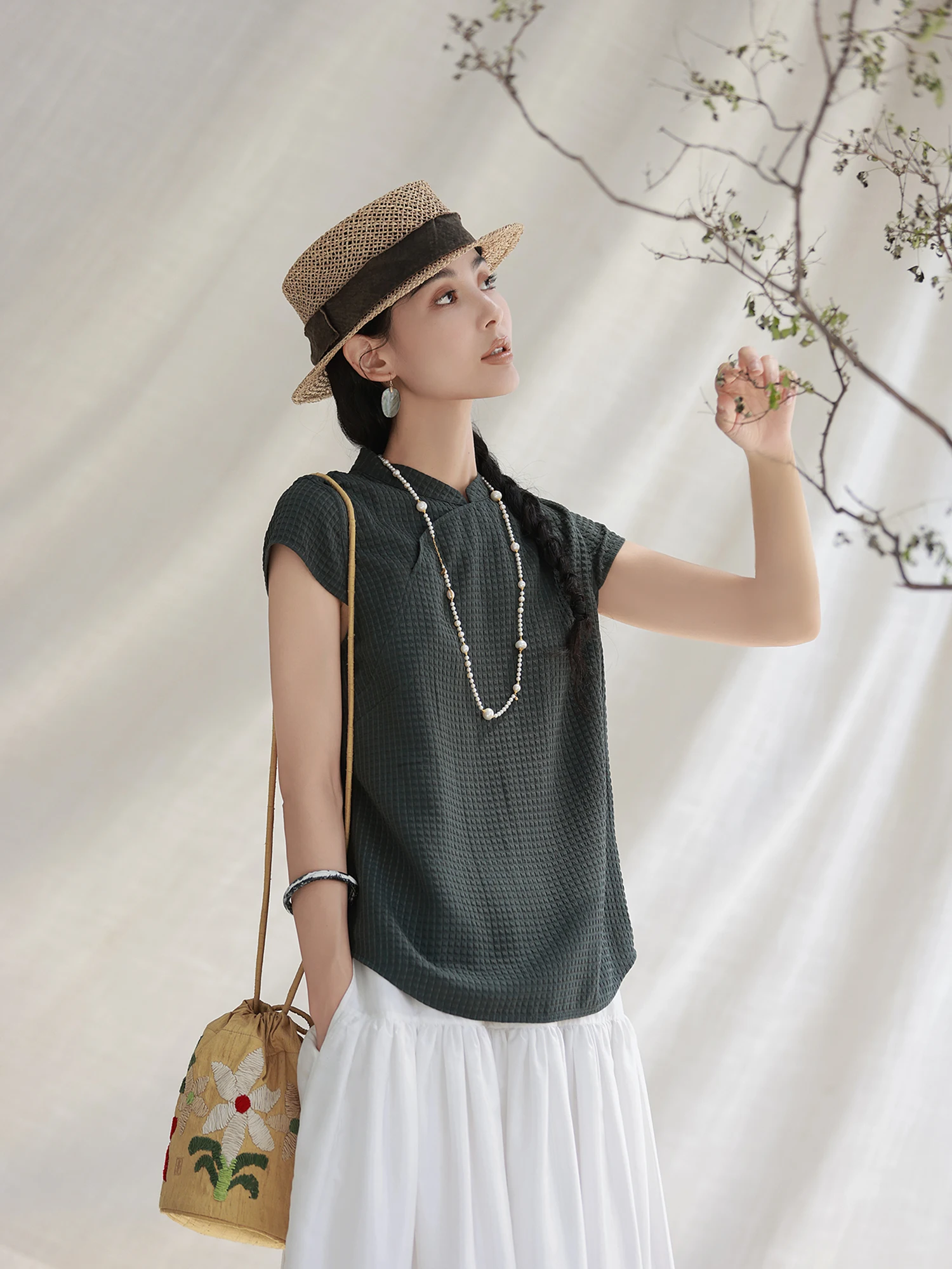 

New Chinese Sle Bubble Pattern Embroidery Silk Blouse f Sve Button Design Loose Fit Women's irt Comfortable Breathable