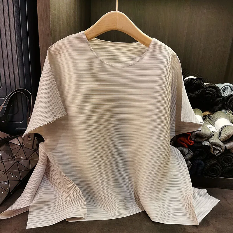

Miyake Pleated T-shirt 2025 New Casual Plisse Irregular Fold Solid Pleats Tops Women Commuter Loose Thin Pleats T-shirt