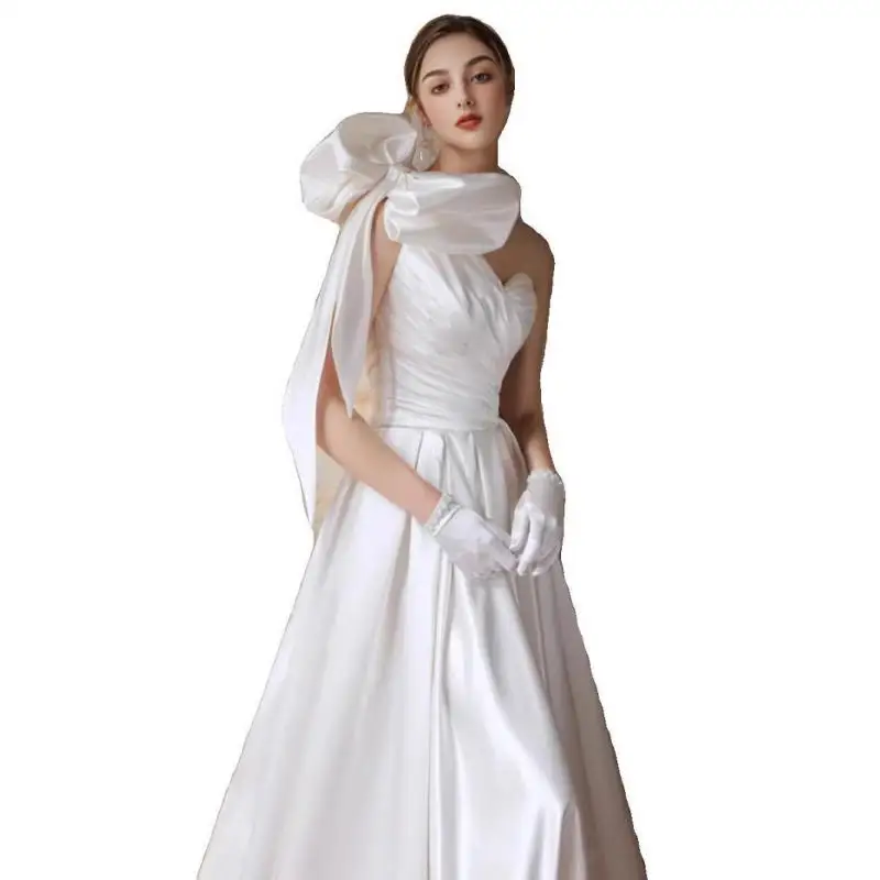 فستان زفاف بفيونكة كتف واحدة من الساتان ورقبة على شكل حرف V بسيط قبالة الكتف فستان مأدبة الخطوبة بفتحة وذيل مخصص