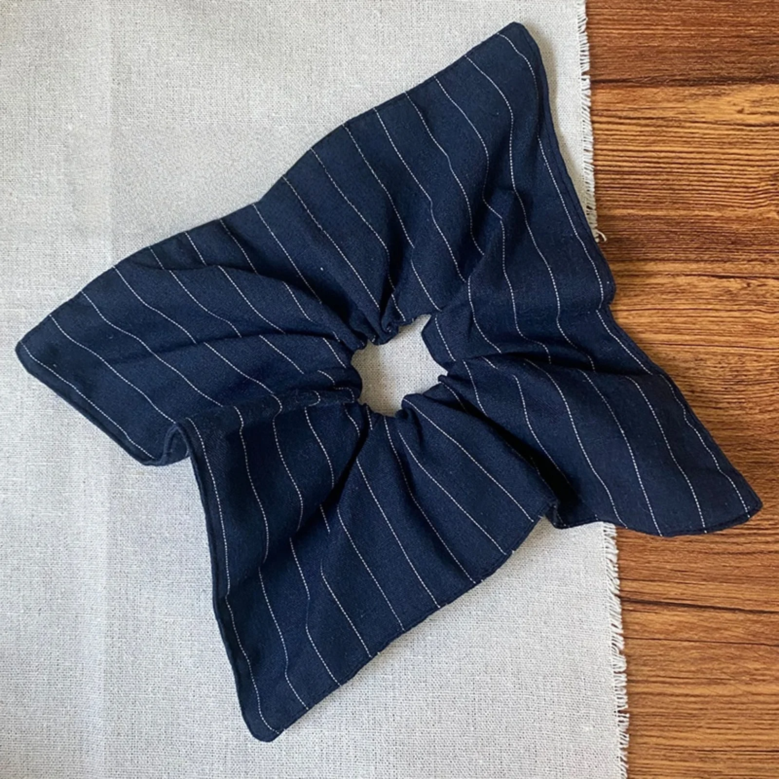 

1PC Navy Blue Striped Fabric Square Scarf Scrunchie, Fashionable, Versatile and High-end Hair Rope for Women, Suitable for Commu