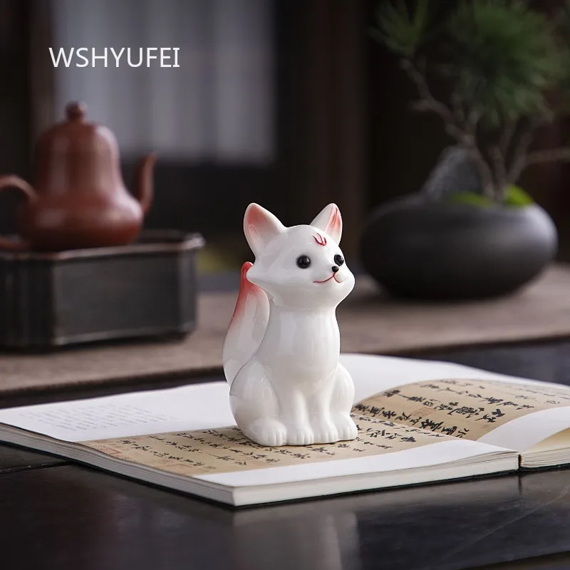 White Porcelain Nine Tailed Fox Figurine Color Painted Ceramic Tea Pet Mini Fox Statue Tea Table Home Decor Ornament Crafts