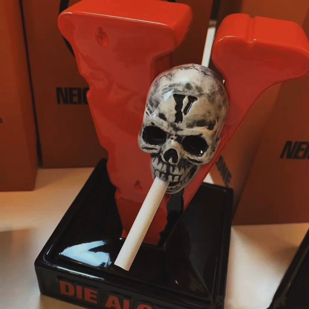 NEIGHBORHOOD VLONE CO-BRANDED NBHD CHAMBER SKELETON BIG V INCENSE BURNER TREND SEAT ORNAMENTS
