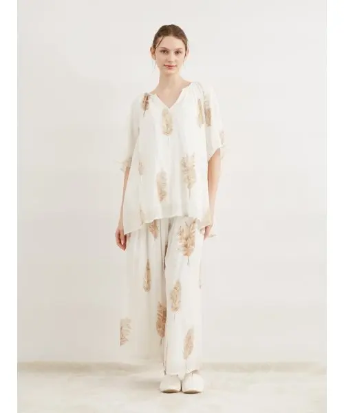 

Модный, приятный к телу, мягкий домашний комплект Xingye Ice Cream New 22: тонкий летний домашний костюм с V-образным вырезом, коротким рукавом и принтом