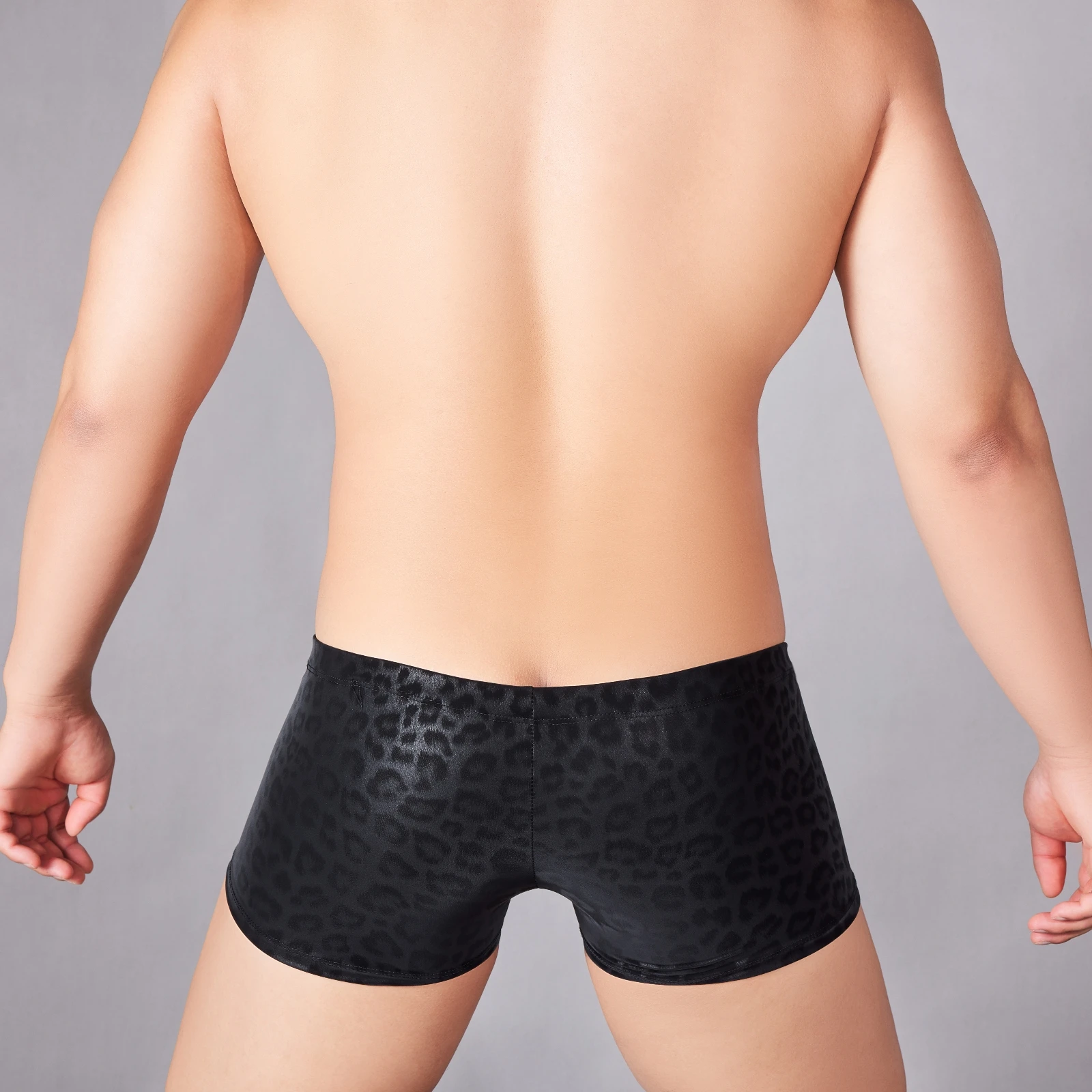 Bóxer elástico ajustado para hombre, pantalones cortos opacos de PU en relieve, patrón 3D, Material de poliéster, Sexy, cuero de imitación único a