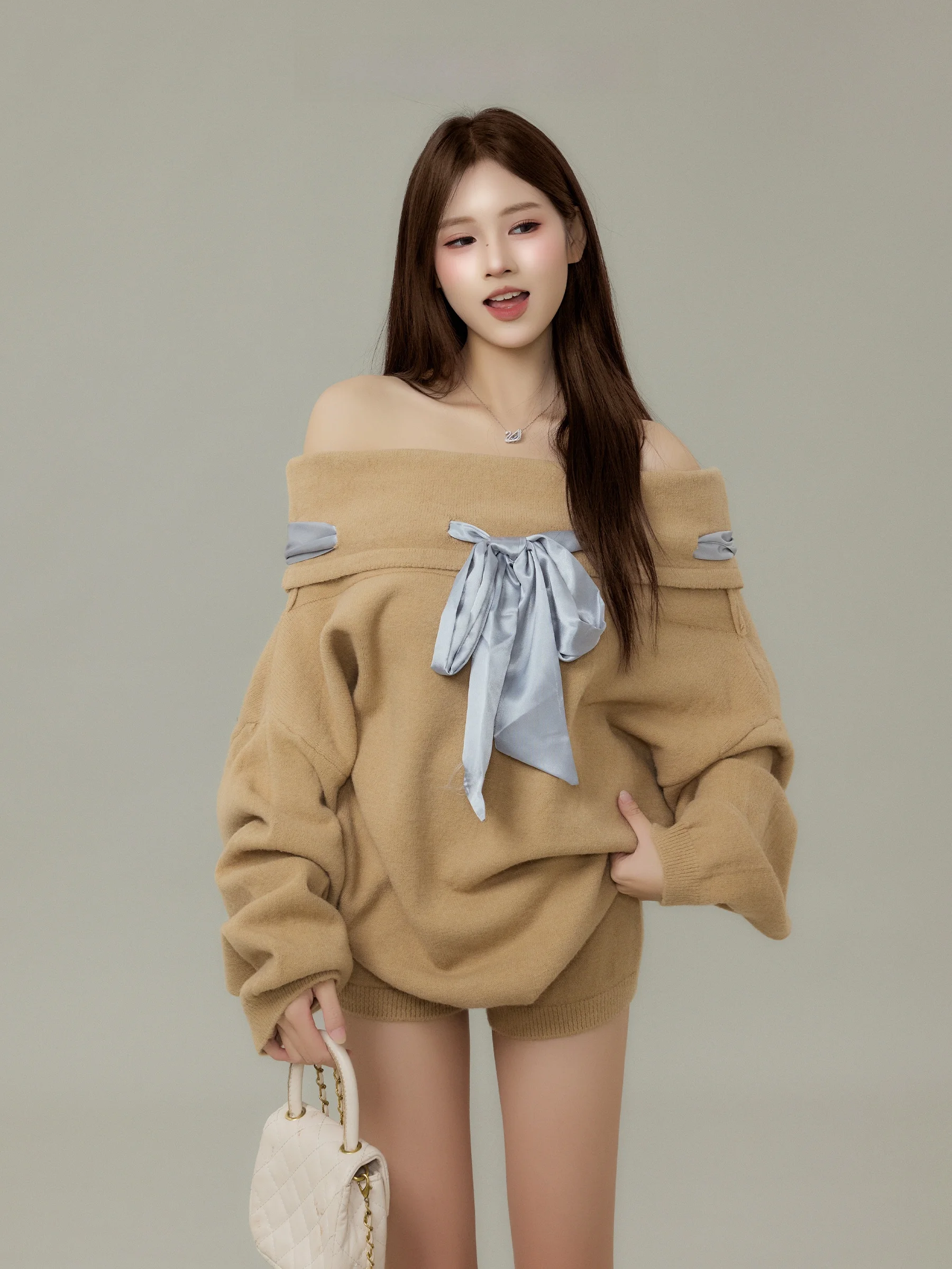 

Корейский вязаный комплект для девушек: свитер и топ на одно плечо, осенне-зимний, модный, из двух предметов...