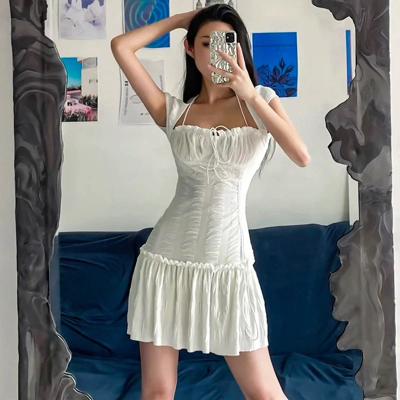 فستان نسائي صيفي بدون أكمام ذو قصة منخفضة وربطة عنق مربعة على الطراز الفرنسي مطوي مثير برقبة معلقة تصميم للحفلات فستان بحمالة مقسمة