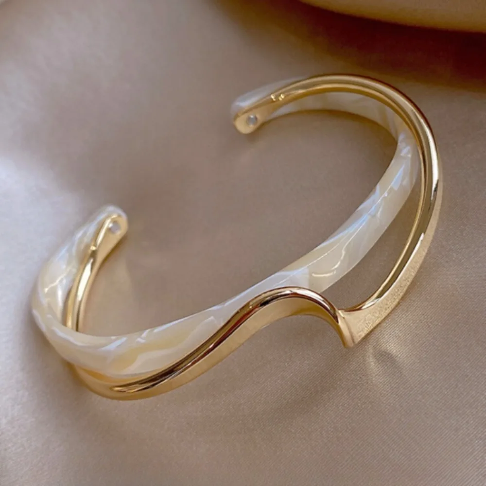 

SEREIN Fashion Bangle Gold Color Glossy Twisted Thin Bangles For Women Female Open Minimalist Style Charm Cuff Bracelet Jewelry