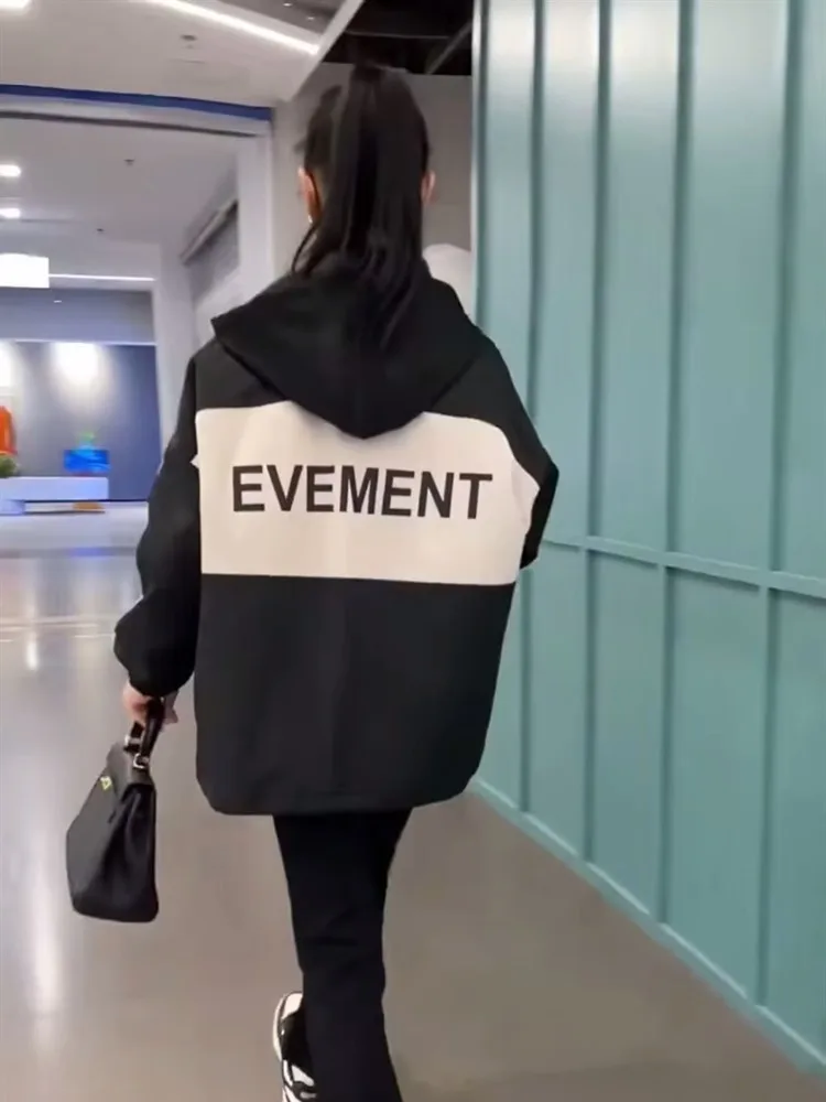 เสื้อแจ็คเก็ตเบสบอลพิมพ์ลายทรงหลวมสำหรับผู้หญิง ฤดูใบไม้ผลิ ฤดูใบไม้ร่วง 2025 รุ่นใหม่ ระดับไฮเอนด์ สีสันสดใส ป้องกันลม