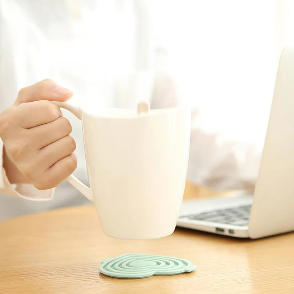 Tovaglietta in silicone a forma di cuore Tovaglietta per isolamento termico Sottobicchiere decorativo Tappetino per tazza Resistente ai graffi e alle macchie Elegante