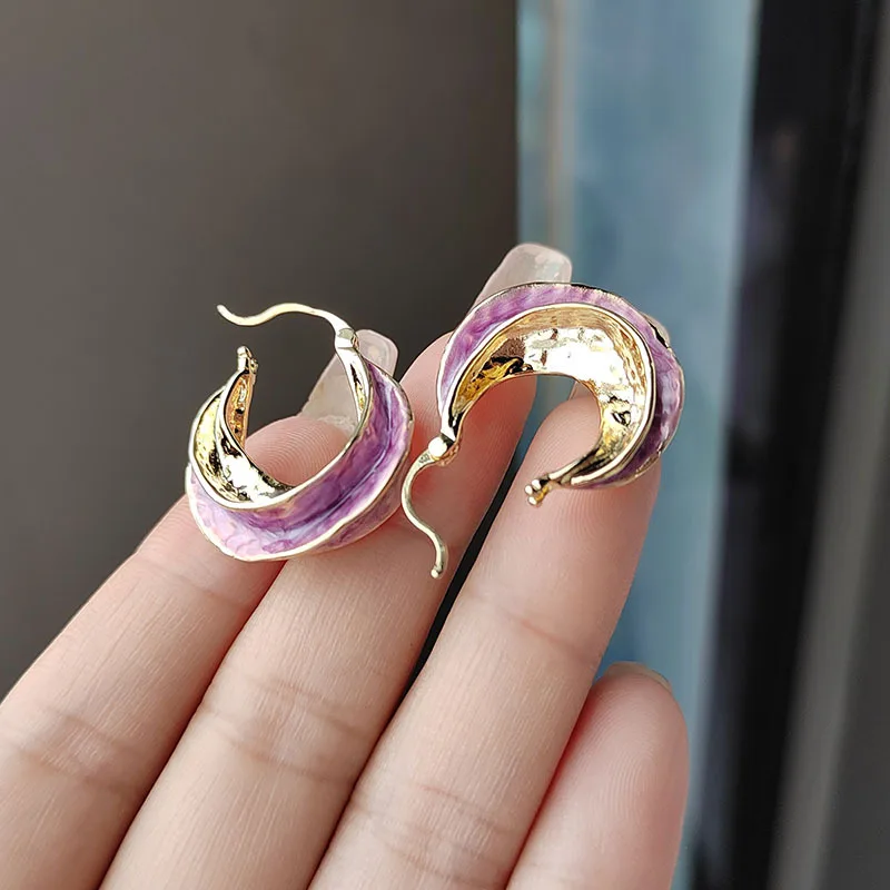 Irregular Enamel Glaze Hoop Earrings for Women Fashion Design Gold Color Twisted Wrinkle U-shaped Earring Ear Jewelry Girl Gifts