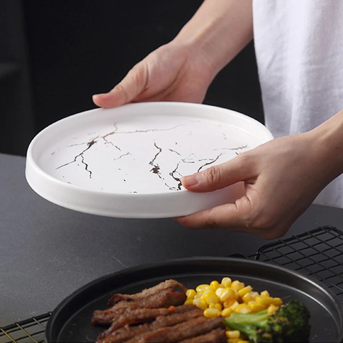 1Pcs Marble Jewelry Dish Round Ceramic Tray Gold Ring Holder Elegant Decorative Plate for Nightstands Dressers Bathroom