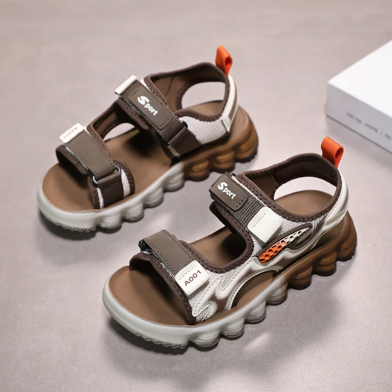 A pair of children's summer breathable open-toe sandals, soft and comfortable to wear. Suitable for outdoor use. XBS-1805L