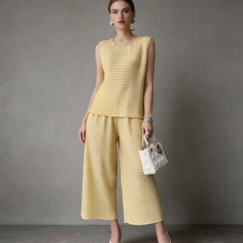 

Комплект плиссированной одежды Miyake: Жилет и брюки с плиссировкой «Ананас» для женщин, коллекция 2026 года. Новая модная повседневная одежда для весны и лета.