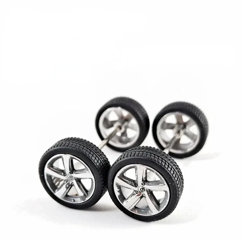 1: 43 Tire Model Wheel Outer Diameter 1.6cm Width 0.62cm Axle Length 3.7-4cm Axle Diameter 0.15cm